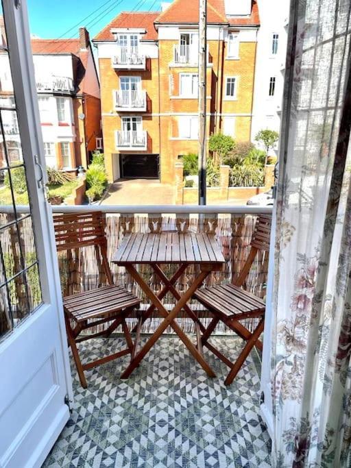 3 Bedroom Spacious Seaside Apartment With Estuary Views Southend-on-Sea Exteriör bild