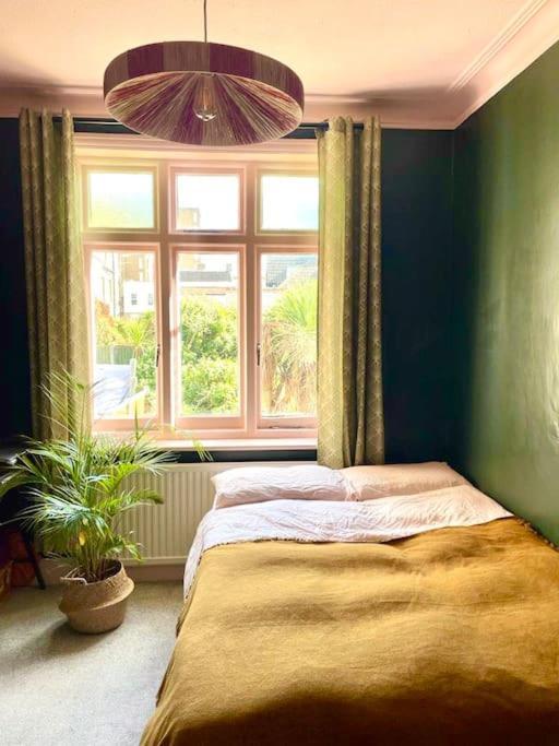 3 Bedroom Spacious Seaside Apartment With Estuary Views Southend-on-Sea Exteriör bild